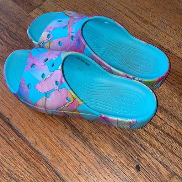 Almost New CROCS Womens CLASSIC PLATFORM PALM PRINT SLIDE US Women Size 7 - Picture 4 of 4